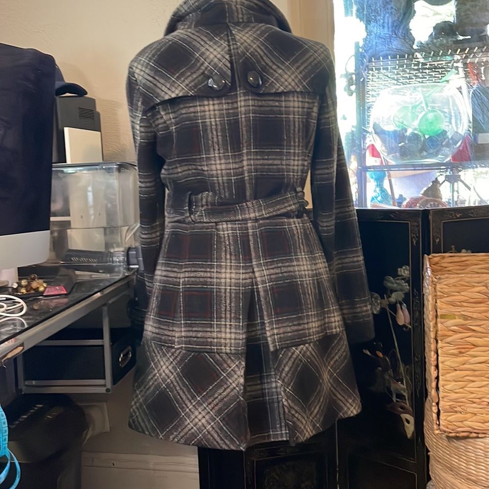 Coat - Picture 2 of 4